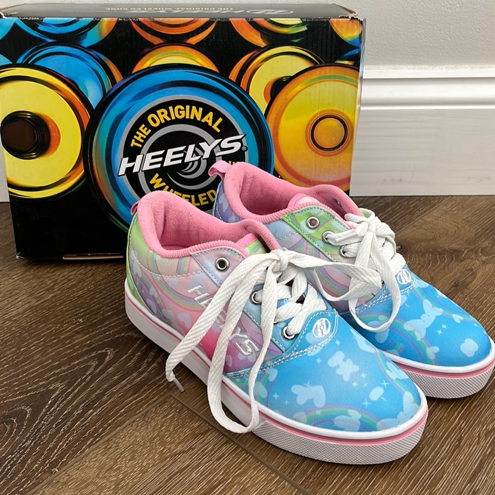 EUC Girls Heelys- Size Y3 🩷🩵💜